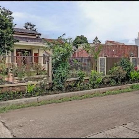 Adinda Homestay Лембанг Екстер'єр фото