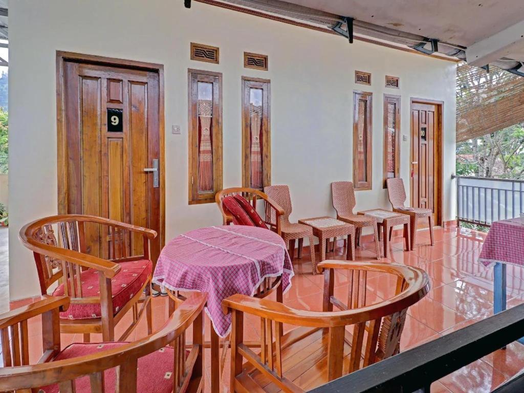 Adinda Homestay Лембанг Екстер'єр фото