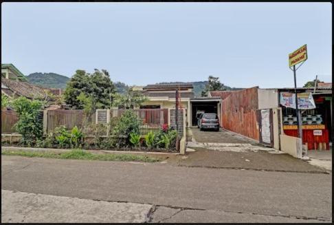 Adinda Homestay Лембанг Екстер'єр фото